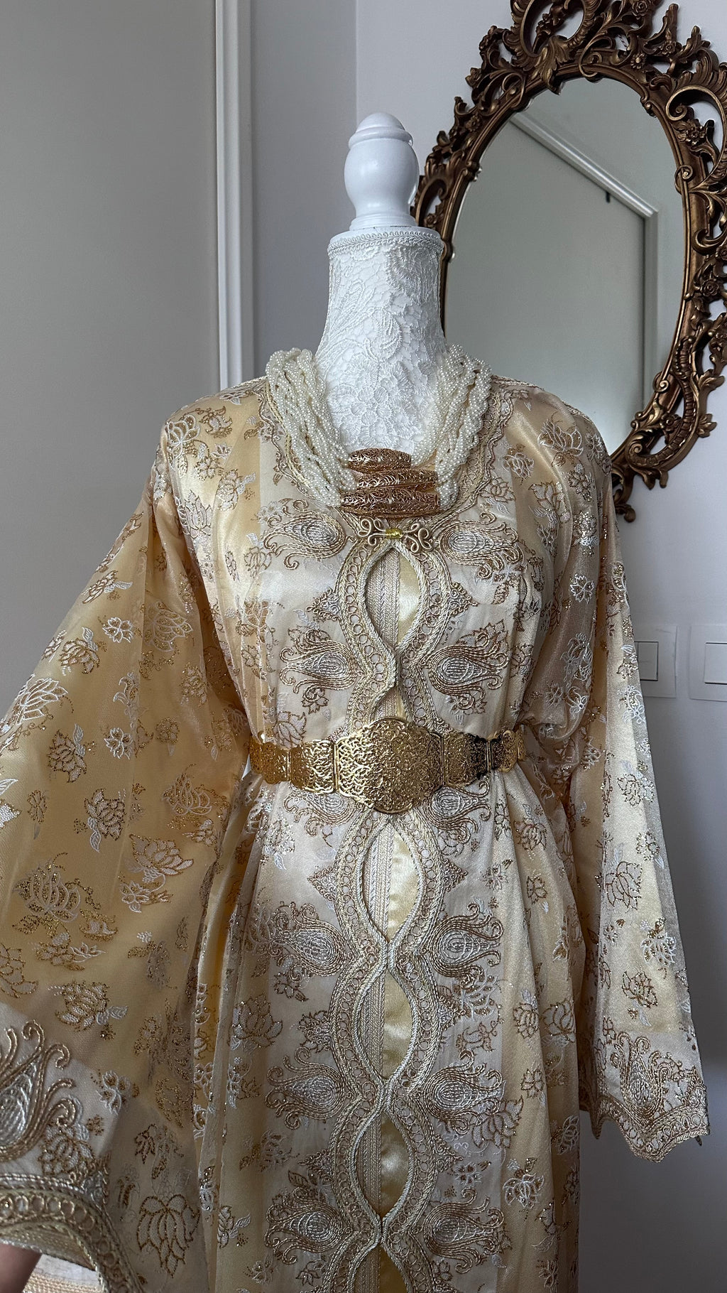 Takchita vintage beige brodée – Réf. TAK-027