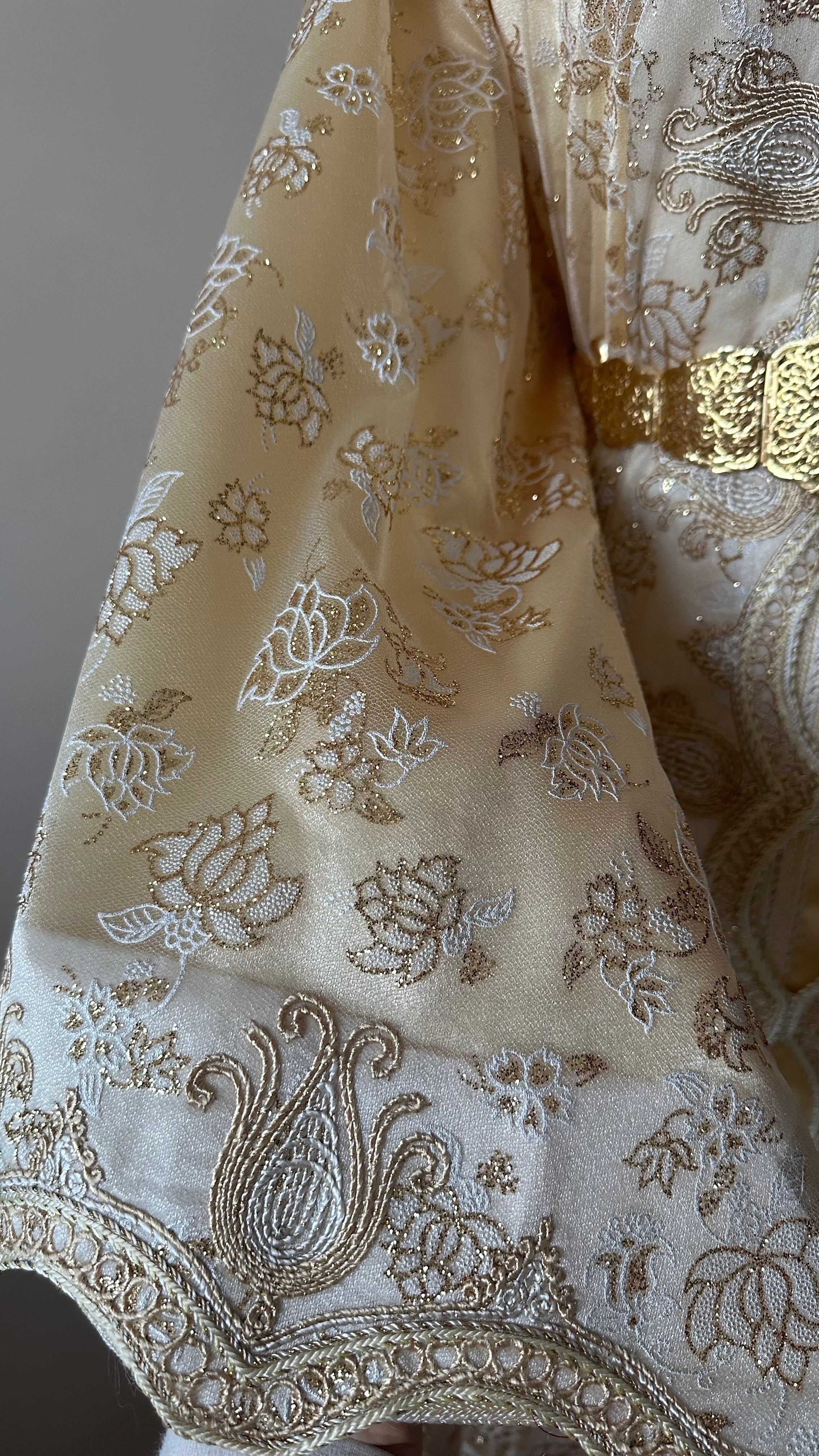 Takchita vintage beige brodée – Réf. TAK-027